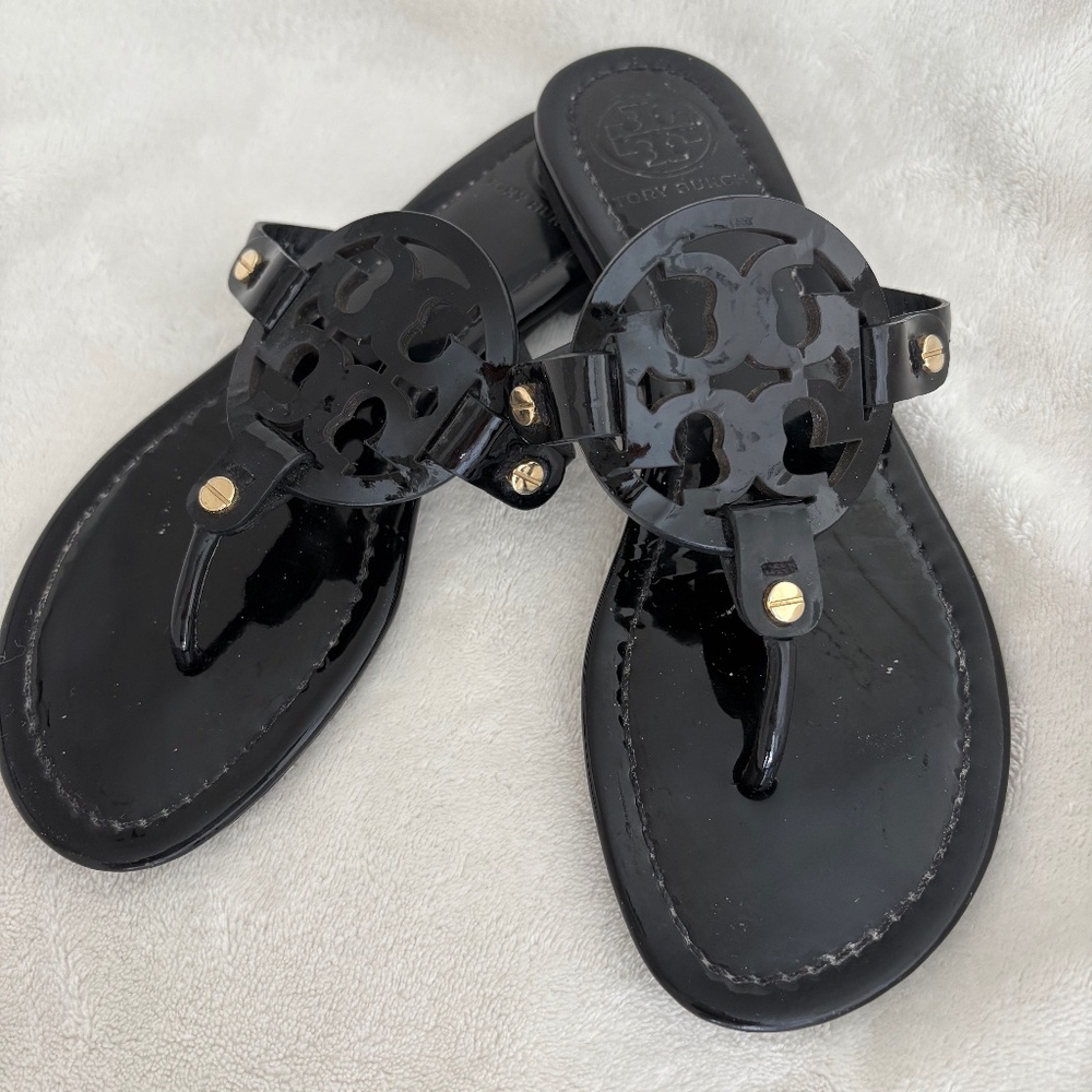 Tory Burch Miller Patent Sandals – Black – Size 6.5 – Classic Logo